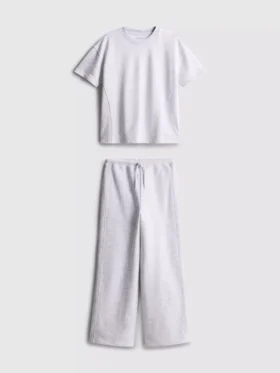7–15 år | Set med t-shirt och mjukisbyxor