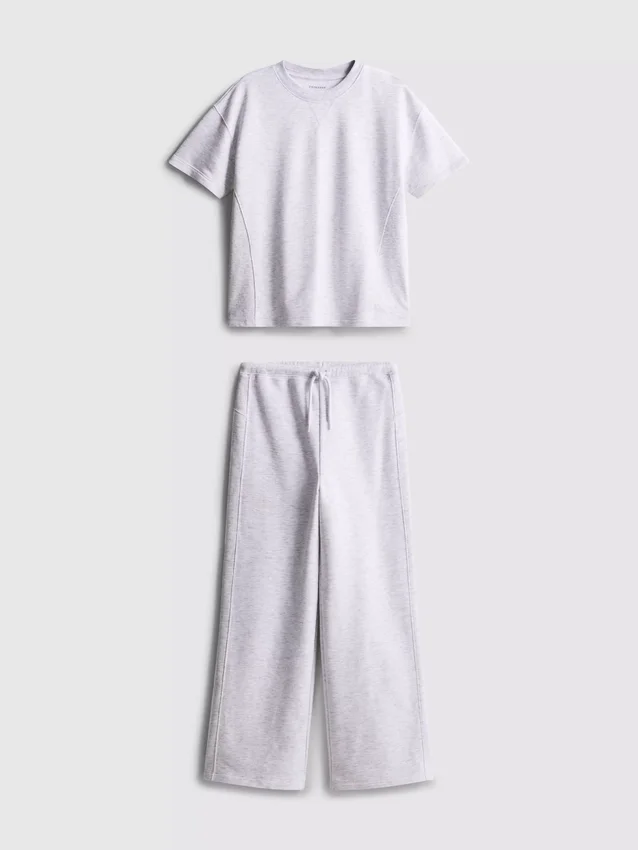 7–15 år | Set med t-shirt och mjukisbyxor