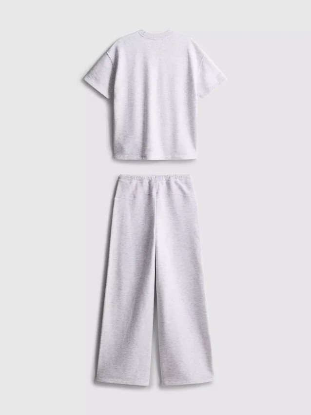 7–15 år | Set med t-shirt och mjukisbyxor