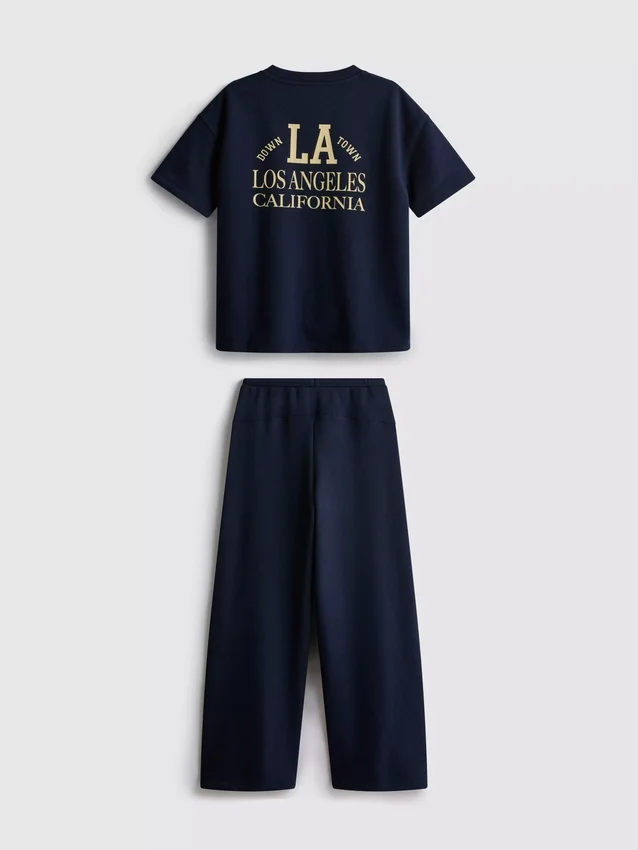 7–15 år | Set med T-shirt och mjukisbyxor med vida ben