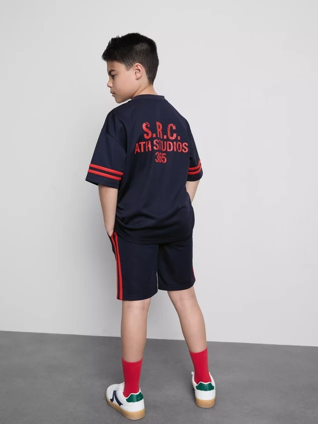 7–15 år | Set med T-shirt och shorts i aktivt nätmaterial