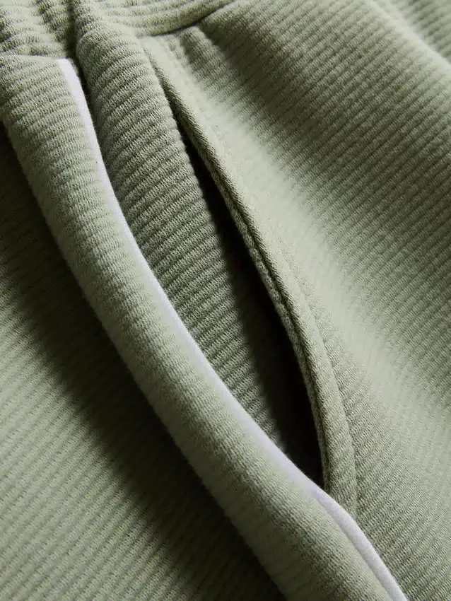 7–15 år | Set med texturerad polotröja och shorts