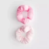 9-pack jumbo-scrunchies i satin som kan bäras i håret när du sover