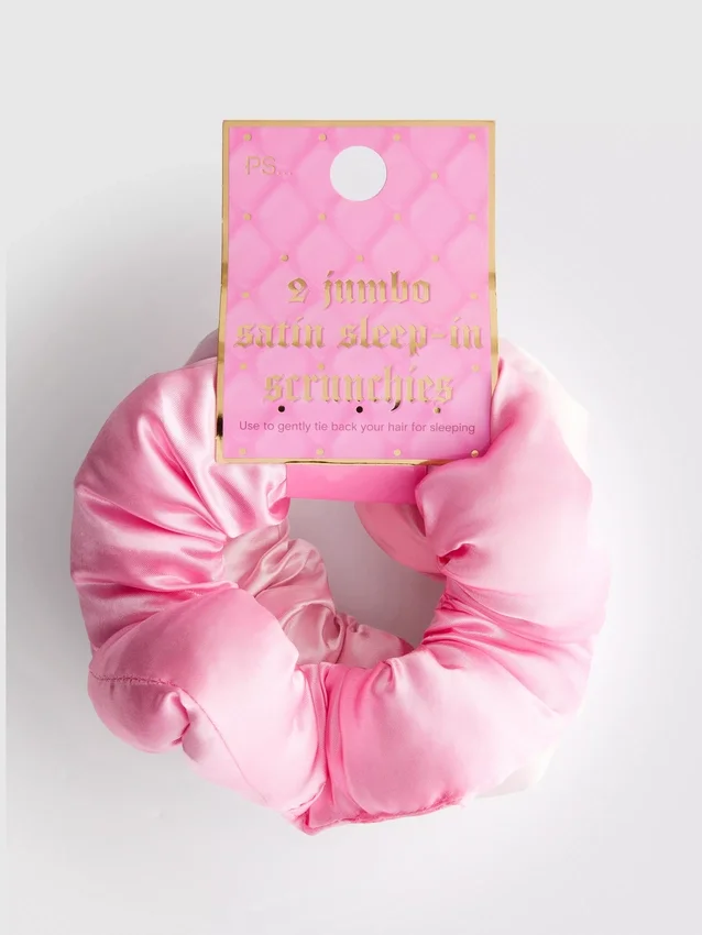 9-pack jumbo-scrunchies i satin som kan bäras i håret när du sover