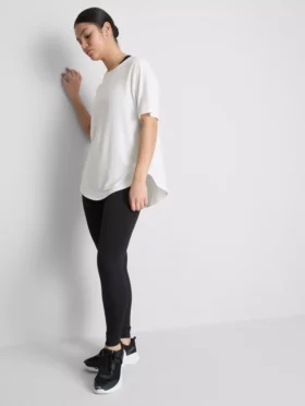 Aktiv T-shirt med rundad nederkant