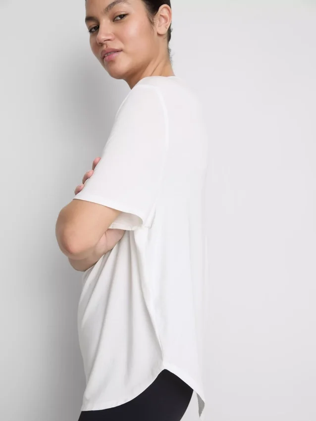 Aktiv T-shirt med rundad nederkant