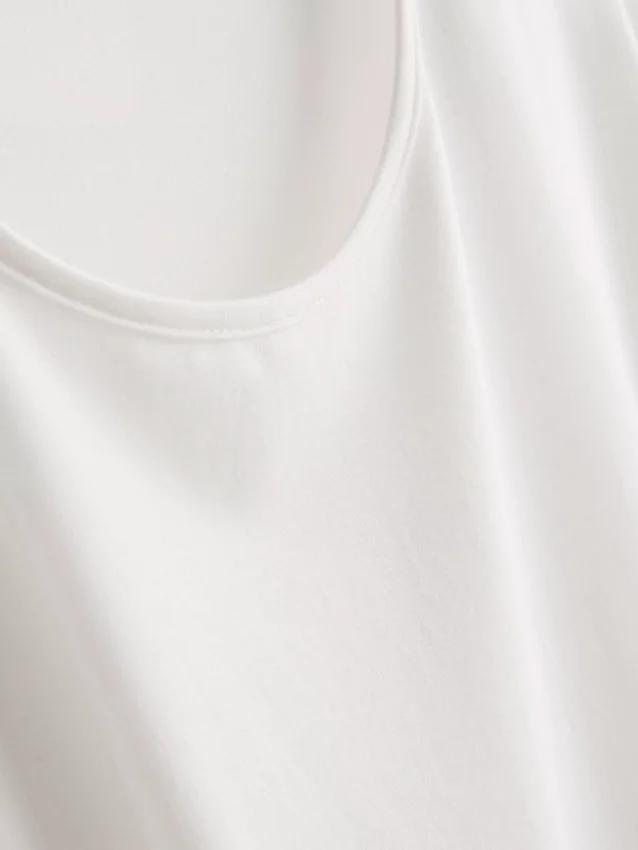 Aktiv T-shirt med rundad nederkant
