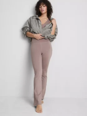 Aktiva leggings med hög midja och utsvängda ben