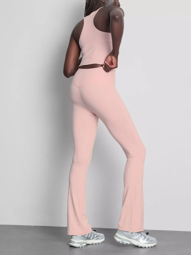 Aktiva leggings med hög midja och utsvängda ben