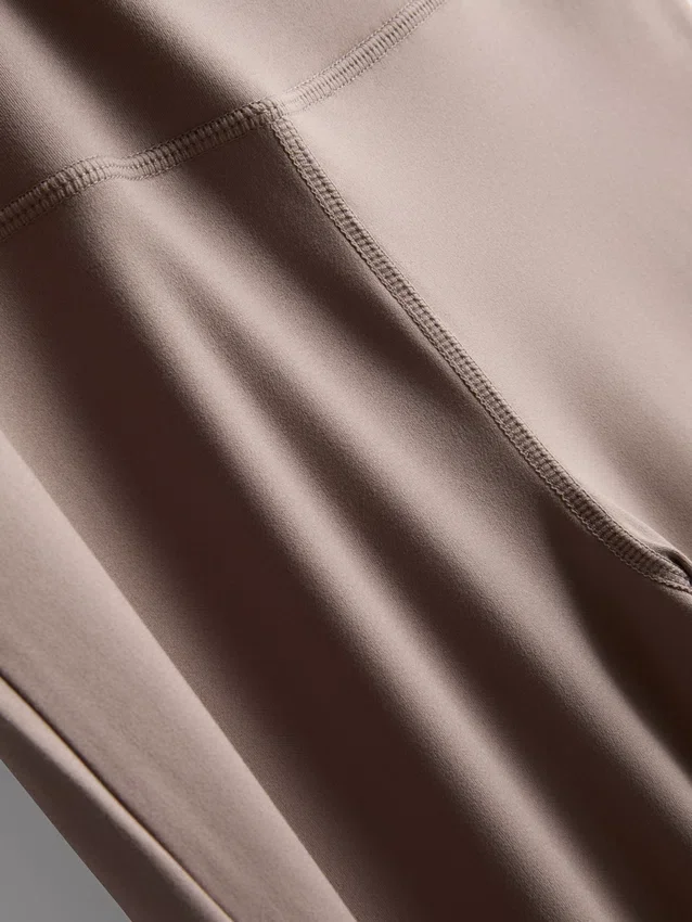 Aktiva leggings med hög midja och utsvängda ben