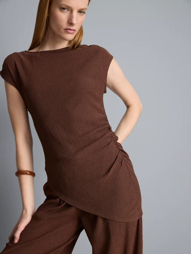 Asymmetrisk skrynklig topp