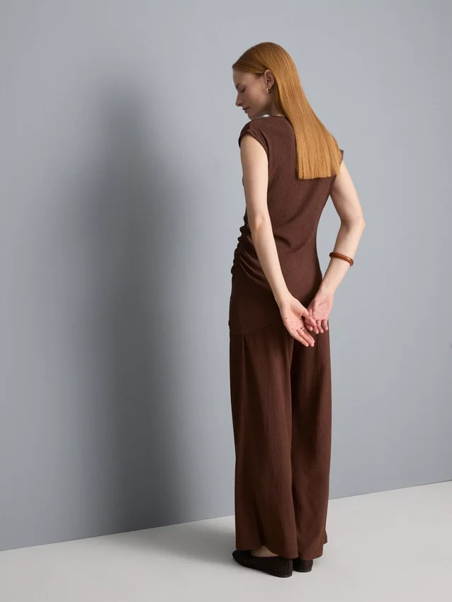 Asymmetrisk skrynklig topp