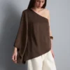 Asymmetrisk topp i satin med en axel