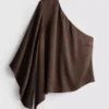 Asymmetrisk topp i satin med en axel