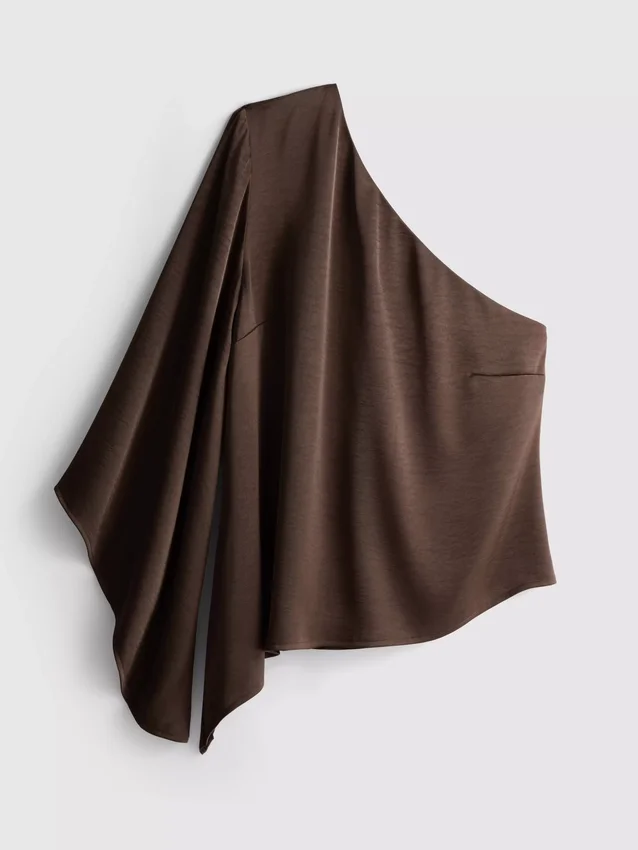 Asymmetrisk topp i satin med en axel