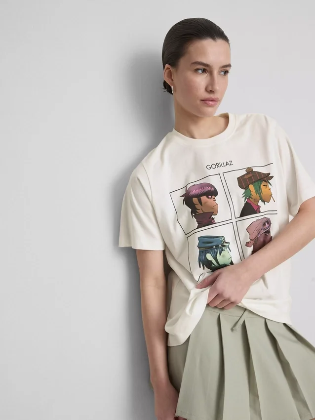Avslappnad Gorillaz-T-shirt med musikmotiv