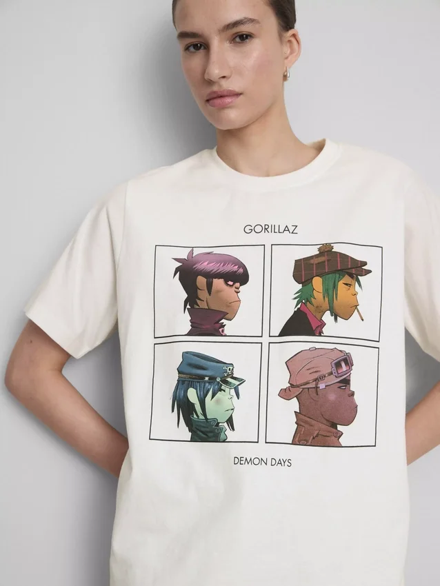 Avslappnad Gorillaz-T-shirt med musikmotiv