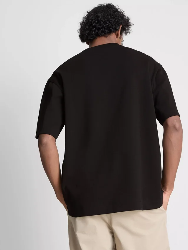Avslappnad kortärmad t-shirt