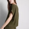 Avslappnad T-shirt med rund hals och luftgenomströmning