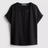 Avslappnad T-shirt med rund hals och luftgenomströmning