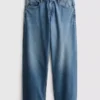 Avslappnade jeans med låg midja och raka ben