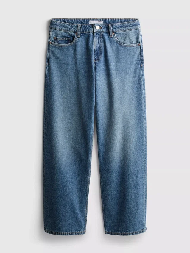 Avslappnade jeans med låg midja och raka ben