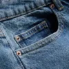 Avslappnade jeans med låg midja och raka ben