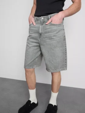 Avslappnade jeansshorts