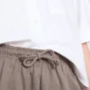 Avslappnade shorts i bomull med dragsko
