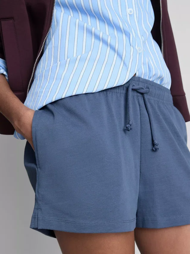 Avslappnade shorts i bomull med dragsko