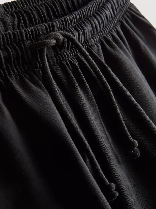 Avslappnade shorts i bomull med dragsko