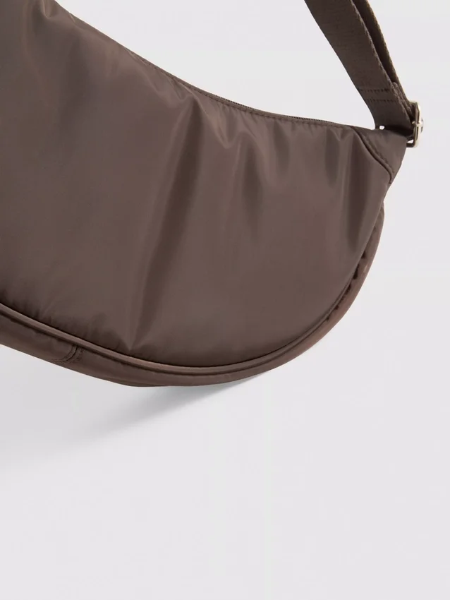 Axelväska i nylon