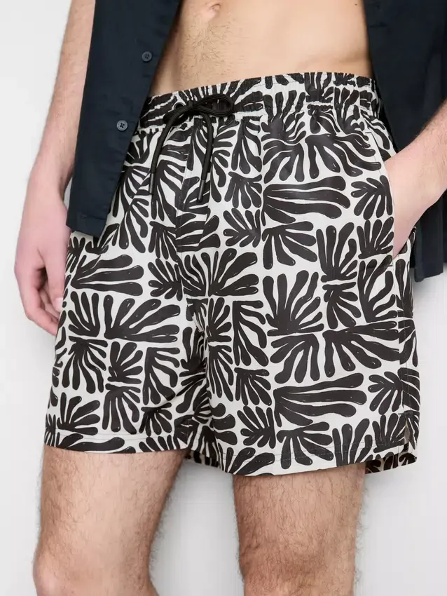 Badshorts med abstrakt tryck
