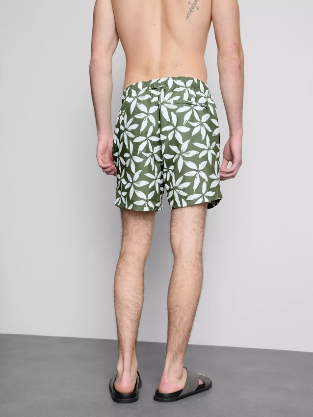 Badshorts med blommönster och dragsko
