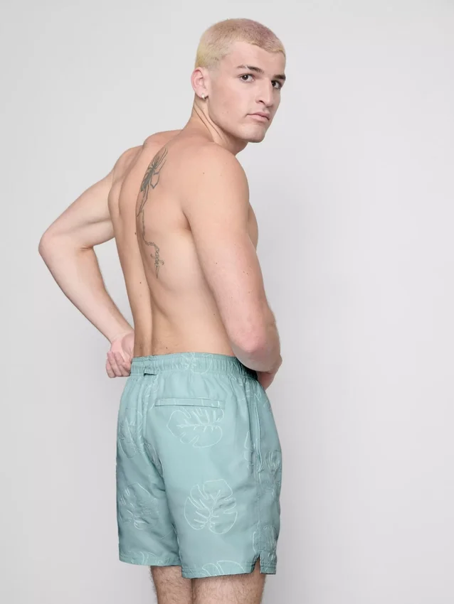 Badshorts med broderade löv
