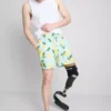 Badshorts med citronmönster