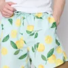 Badshorts med citronmönster