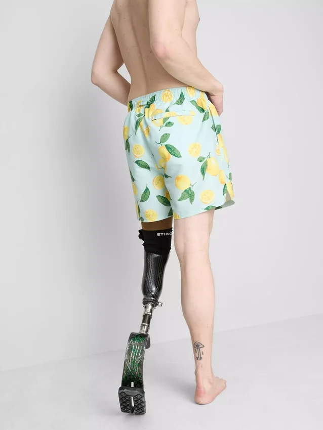 Badshorts med citronmönster