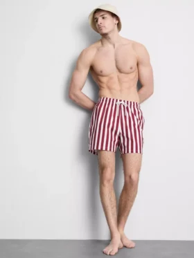 Badshorts med randigt mönster i solstolsstil