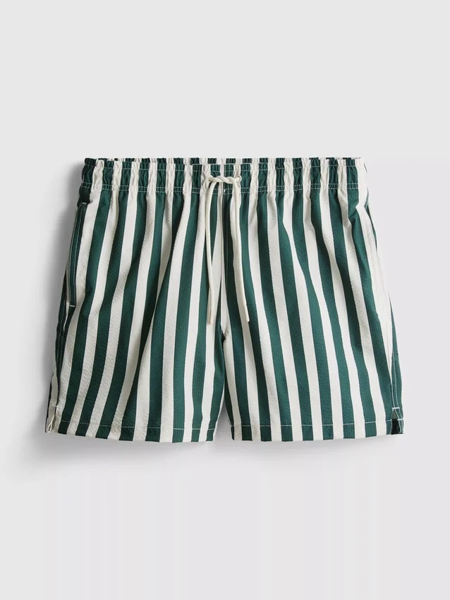 Badshorts med randigt mönster i solstolsstil
