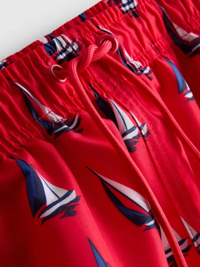 Badshorts med segelbåtsmotiv