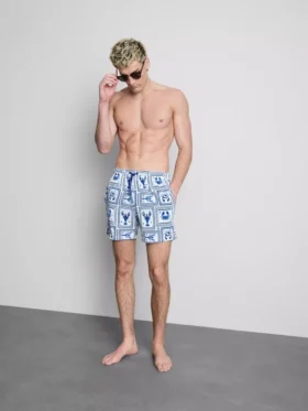 Badshorts med textur som liknar medelhavskakel