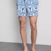 Badshorts med textur som liknar medelhavskakel