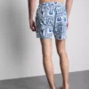 Badshorts med textur som liknar medelhavskakel