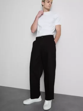 Baggy-chinos med medelhög midja