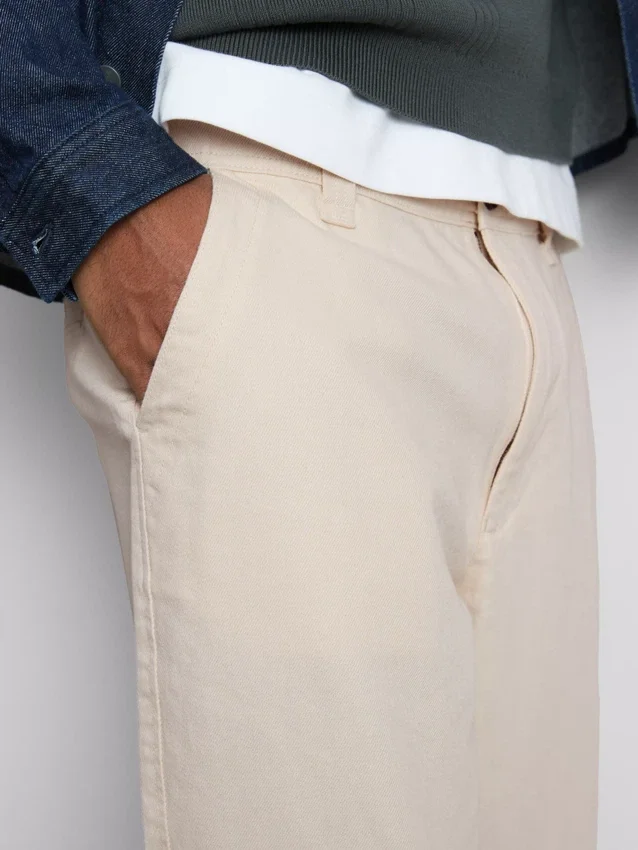 Baggy-chinos med medelhög midja