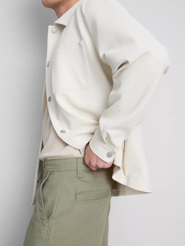 Baggy-chinos med medelhög midja