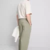 Baggy-chinos med medelhög midja