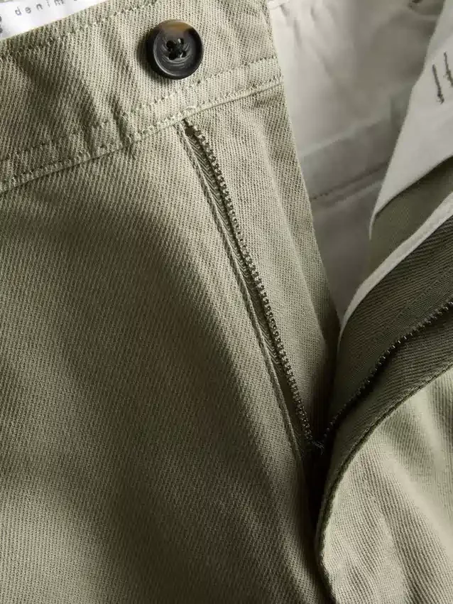 Baggy-chinos med medelhög midja