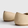 Ballerinaskor i imitationsläder med bred passform och fyrkantig tå